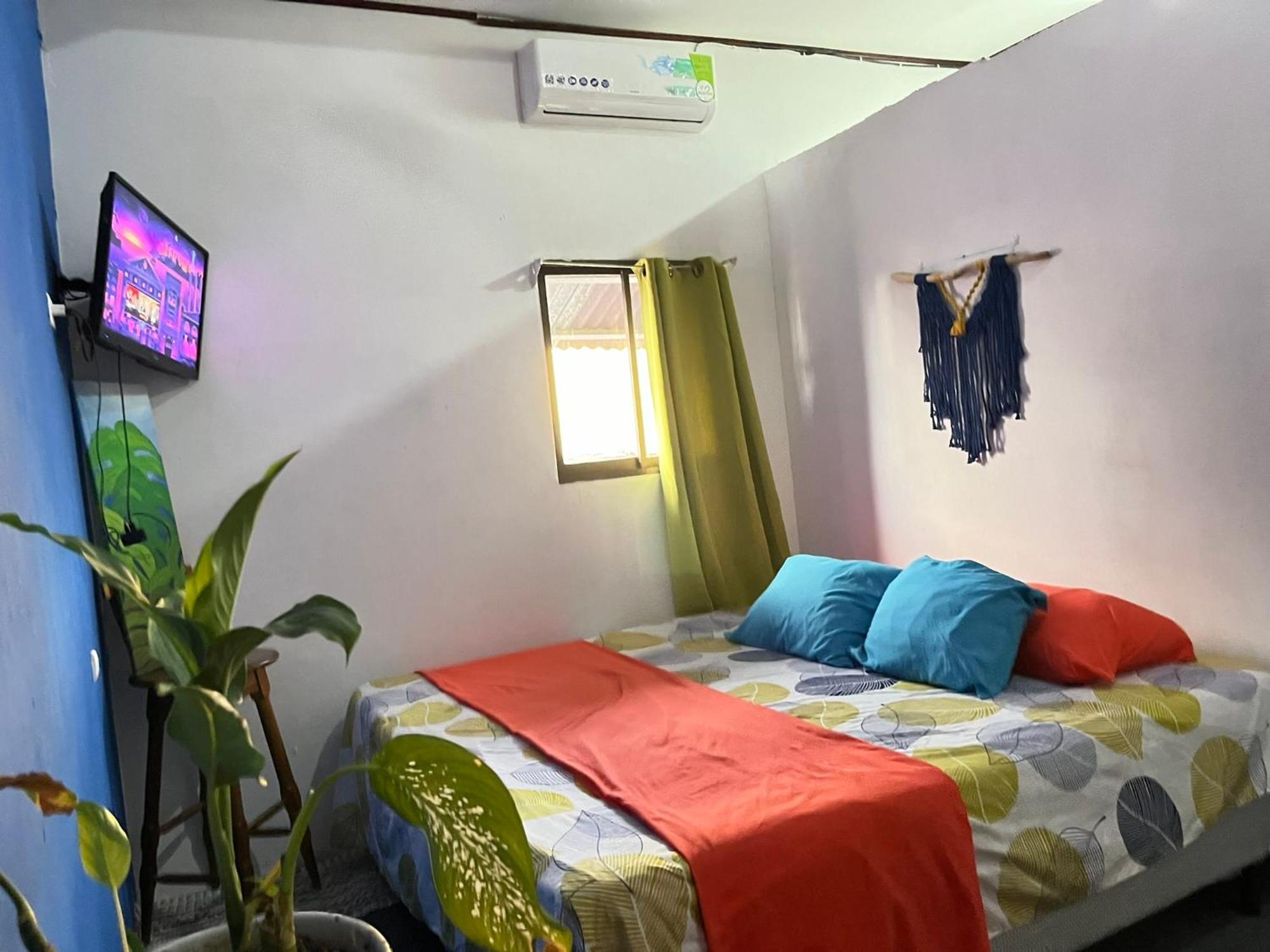Passifloras Hostel Quepos Buitenkant foto