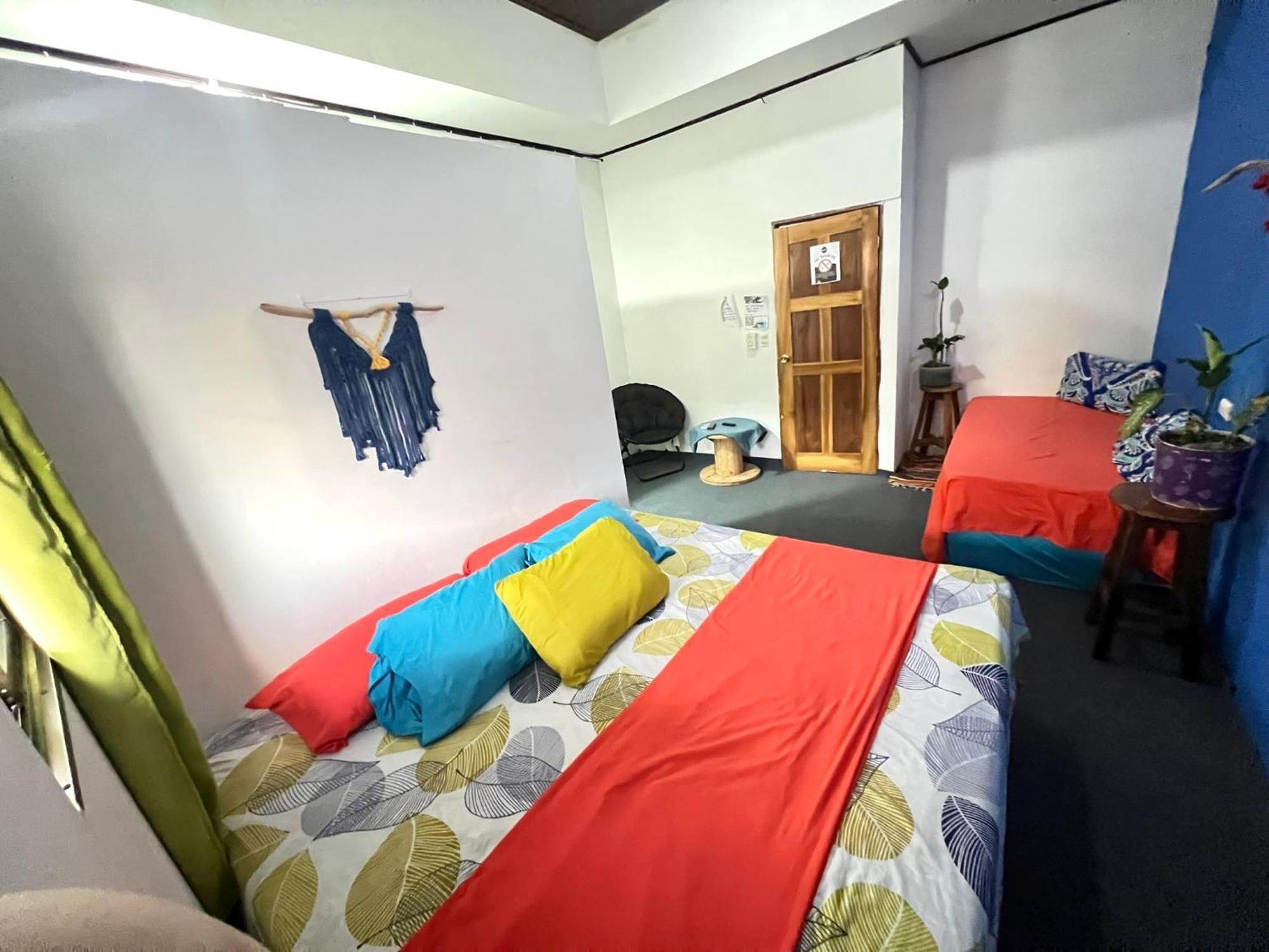 Passifloras Hostel Quepos Buitenkant foto