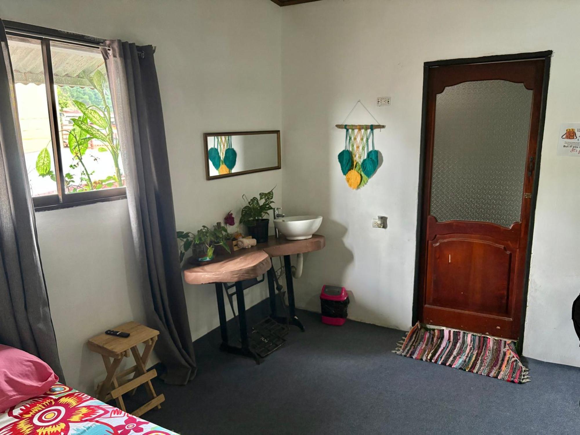 Passifloras Hostel Quepos Buitenkant foto