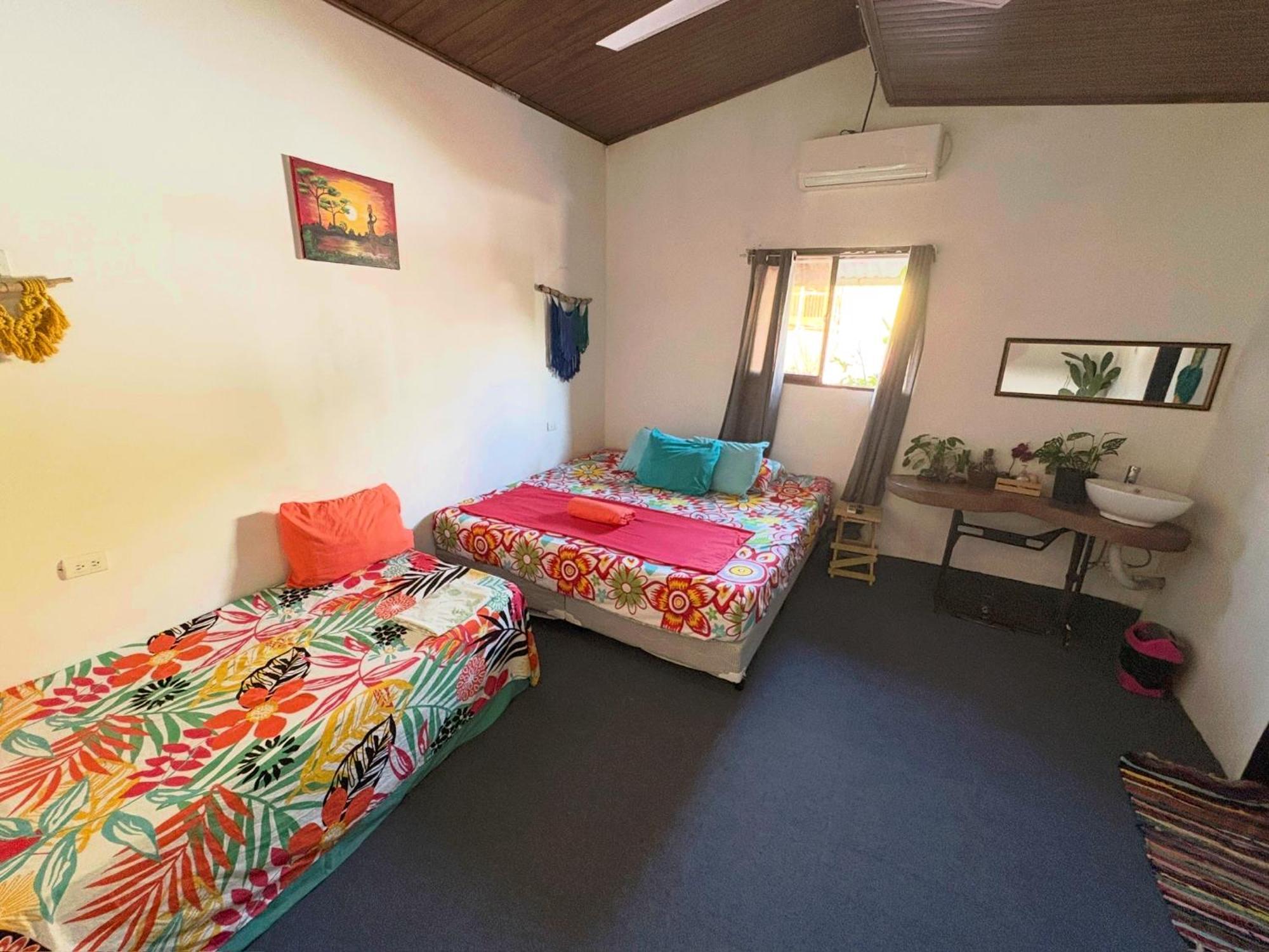 Passifloras Hostel Quepos Buitenkant foto
