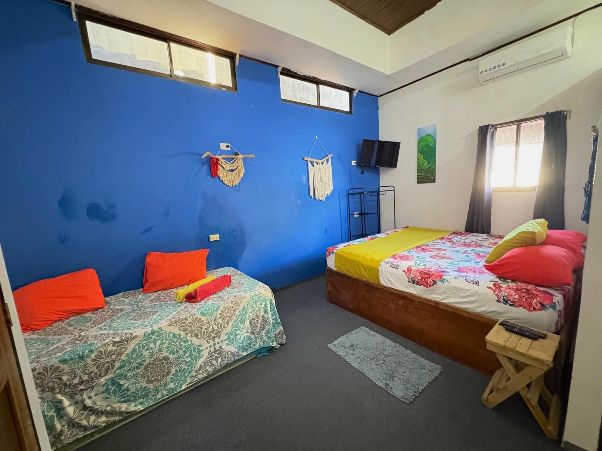 Passifloras Hostel Quepos Buitenkant foto