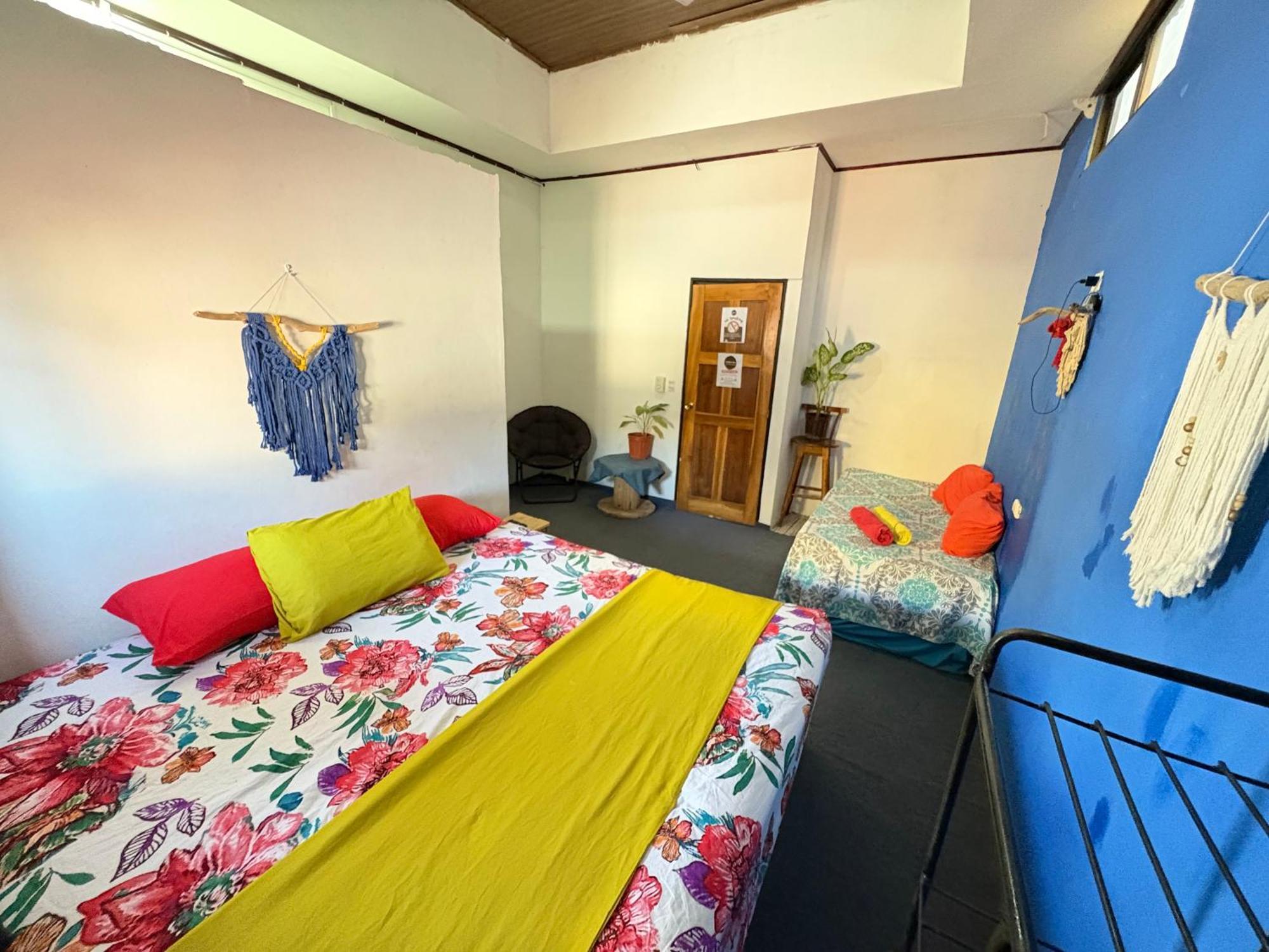 Passifloras Hostel Quepos Buitenkant foto