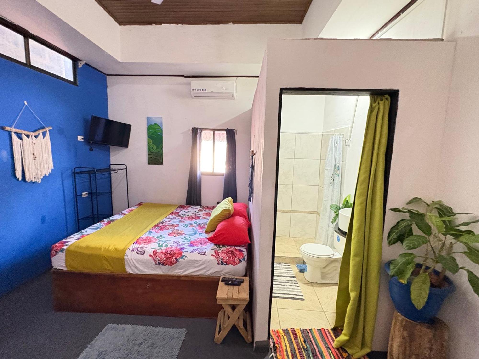 Passifloras Hostel Quepos Buitenkant foto